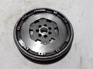  Clutch flywheel 