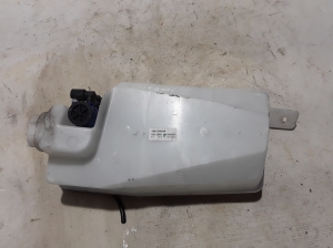  Windscreen washer tank front 