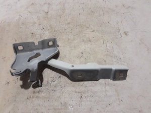  Engine cover hinge 