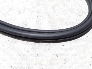  Front door sealing rubber 