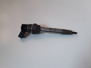  Fuel injector 