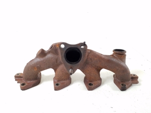  Exhaust manifold 