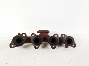  Exhaust manifold 