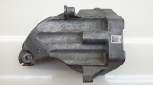  Engine holder 