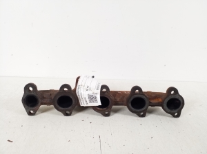  Exhaust manifold 