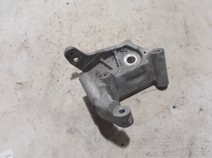  Engine holder 