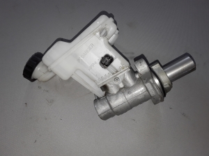  Master cylinder 