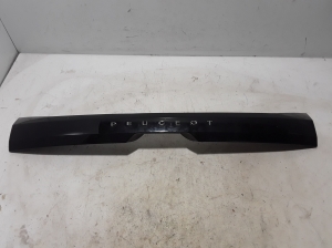  Trunk lid strap 