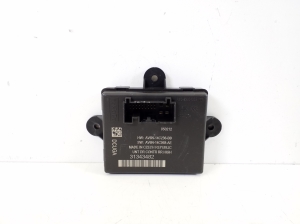  Rear side door control unit 