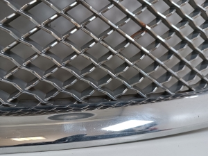  Front grille 