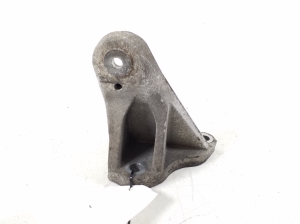  Engine holder 