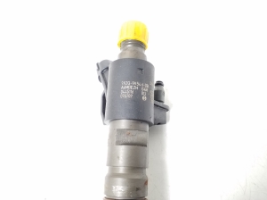  Fuel injector 