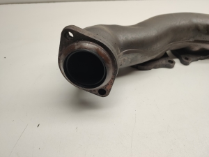  Exhaust manifold 