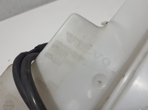  Windscreen washer tank front 