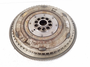  Clutch flywheel 