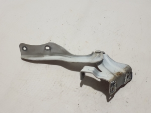  Engine cover hinge 