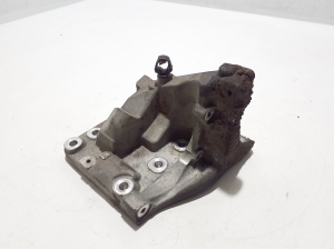  Engine holder 