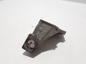  Engine holder 