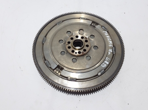  Clutch flywheel 