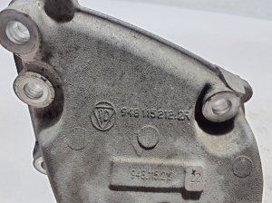  Engine holder 