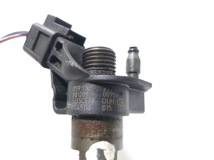  Fuel injector 