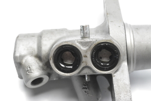  Master cylinder 