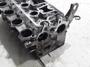  Engine head 