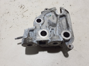  Engine holder 