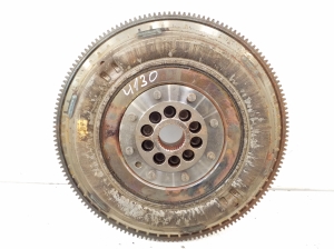  Clutch flywheel 