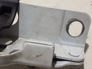  Engine cover hinge 