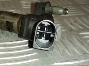  Fuel injector 