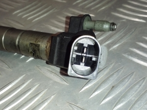  Fuel injector 