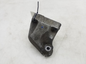  Engine holder 