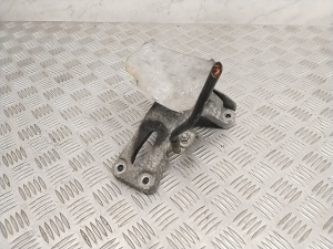  Engine holder 