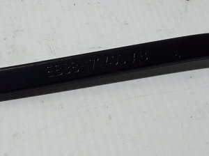  Windshield wiper blade 