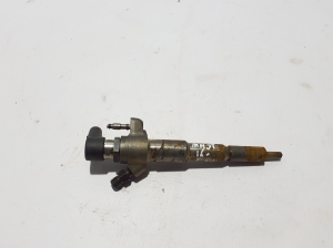  Fuel injector 