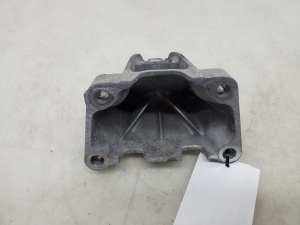  Engine holder 