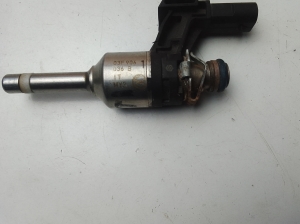  Fuel injector 