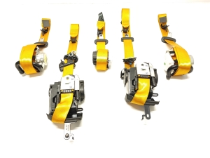  Set of seat belts 