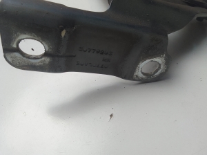  Engine cover hinge 