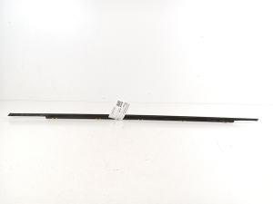  Baguette extérieure de vitre de porte avant 