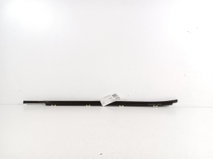  Baguette extérieure de vitre de porte arrière 