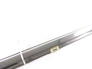  Baguette extérieure de vitre de porte arrière 
