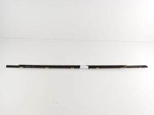 Baguette extérieure de vitre de porte avant 