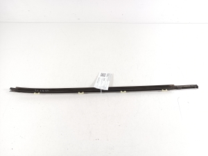  Baguette extérieure de vitre de porte arrière 