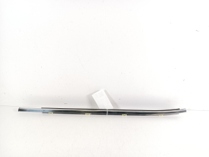  Baguette extérieure de vitre de porte arrière 