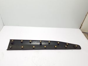  Moulure de porte avant 
