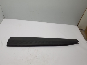  Moulure de porte avant 