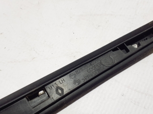 Baguette extérieure de vitre de porte arrière 