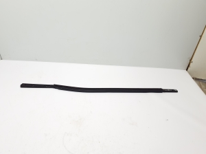  Baguette extérieure de vitre de porte arrière 